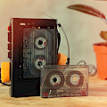 © sensay | freepik.com | (Music listening concept vintage cassette tape audio player and headphones)