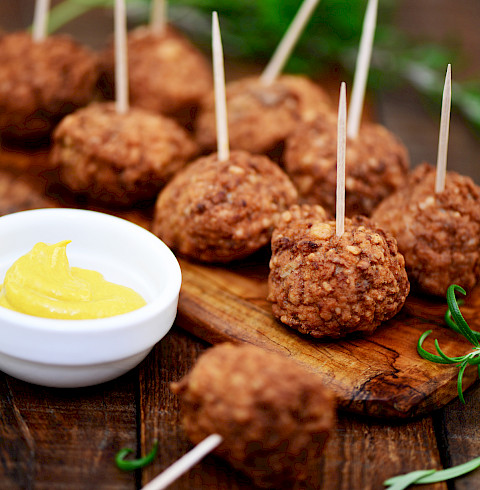 Edevedka, Gin, Handcrafted Gin, Rezepte, Fingerfood, Hackbällchen, Erdnuss-Hackbällchen